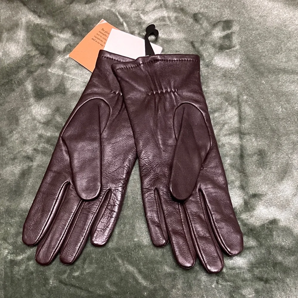 Women's vintage, genuine, leather fownes gloves